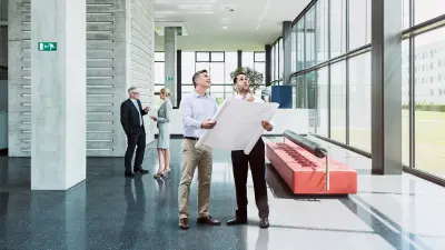 Planer und Facility Manager planen Gebäudesicherheitslösung Bosch