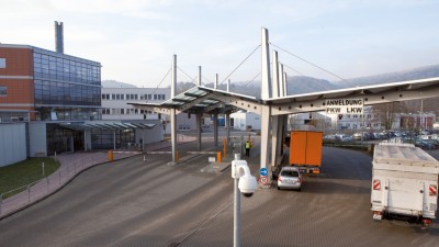 Mit intelligenter Pforte Besucher und Lieferverkehr sicher und kostensparend managen