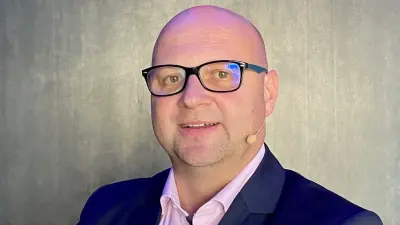 Portraitfoto von Andreas Dannöhl als Branchenmanager für die Industrie