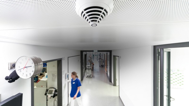 In Krankenhäusern gelten strenge Sicherheitsvorschriften. Bosch Energy and Building Solutions ist der richtige Partner!