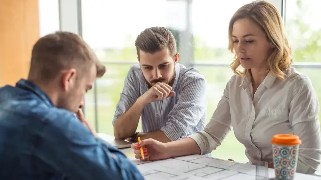 Eine Gruppe von Bosch Sicherheitssysteme erstellt ein Sicherheitskonzept für Gebäude