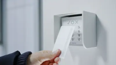 Zutrittskontrolle und Überfallmeldesystem als Einbruchschutz