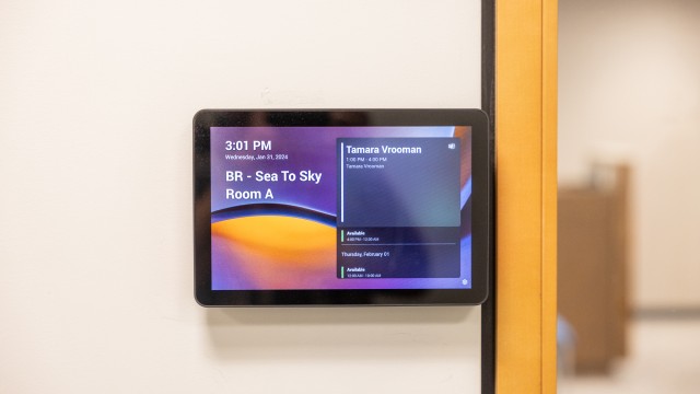 Professional AV solutions for presentations and immersive experiences