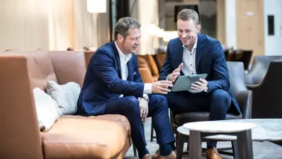 Tim Kosok advises companies across a wide range of industries, devising convincing building solutions that are precisely tailored to their needs.