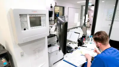 The control unit collects the alarm signals of the smoke detectors.